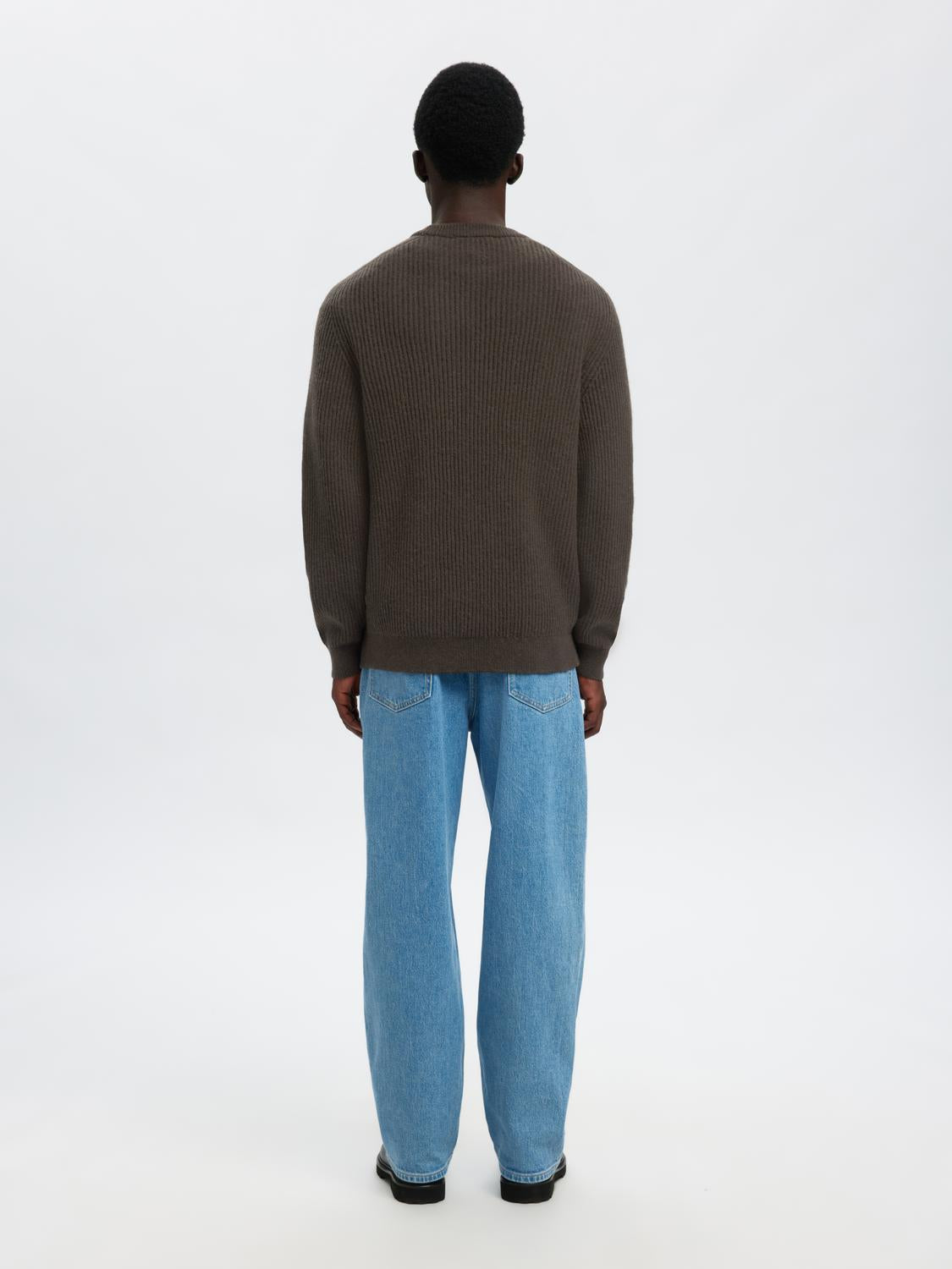 model_shot-back